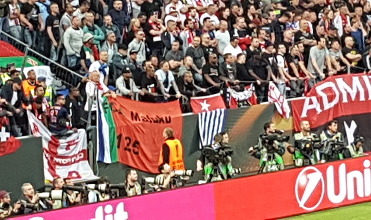 Bendera RMS dan Papua Merdeka Berkibar di Final Europa League